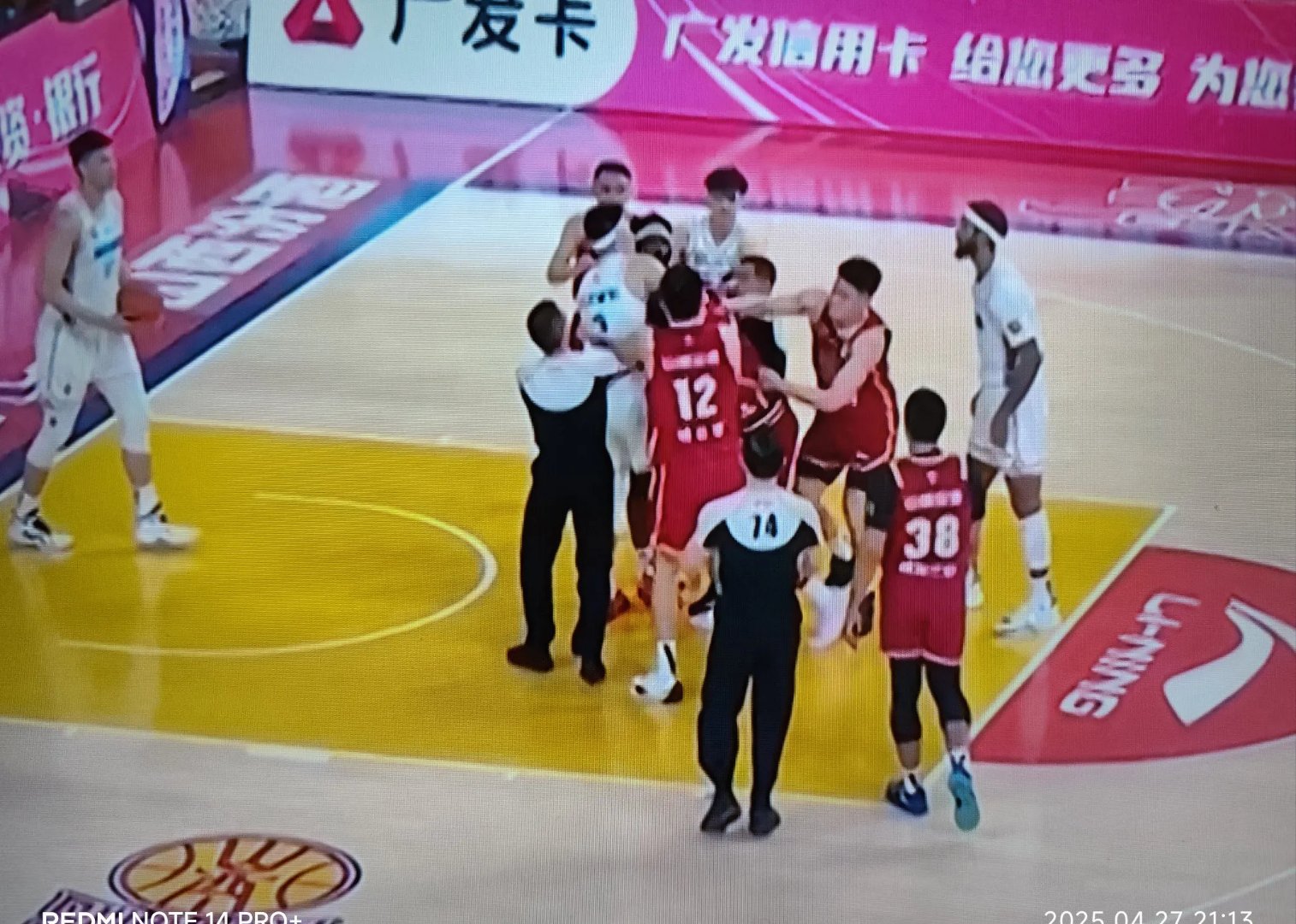 篮网队防守崩盘，惨遭对手狂轰猛炸，只要.
