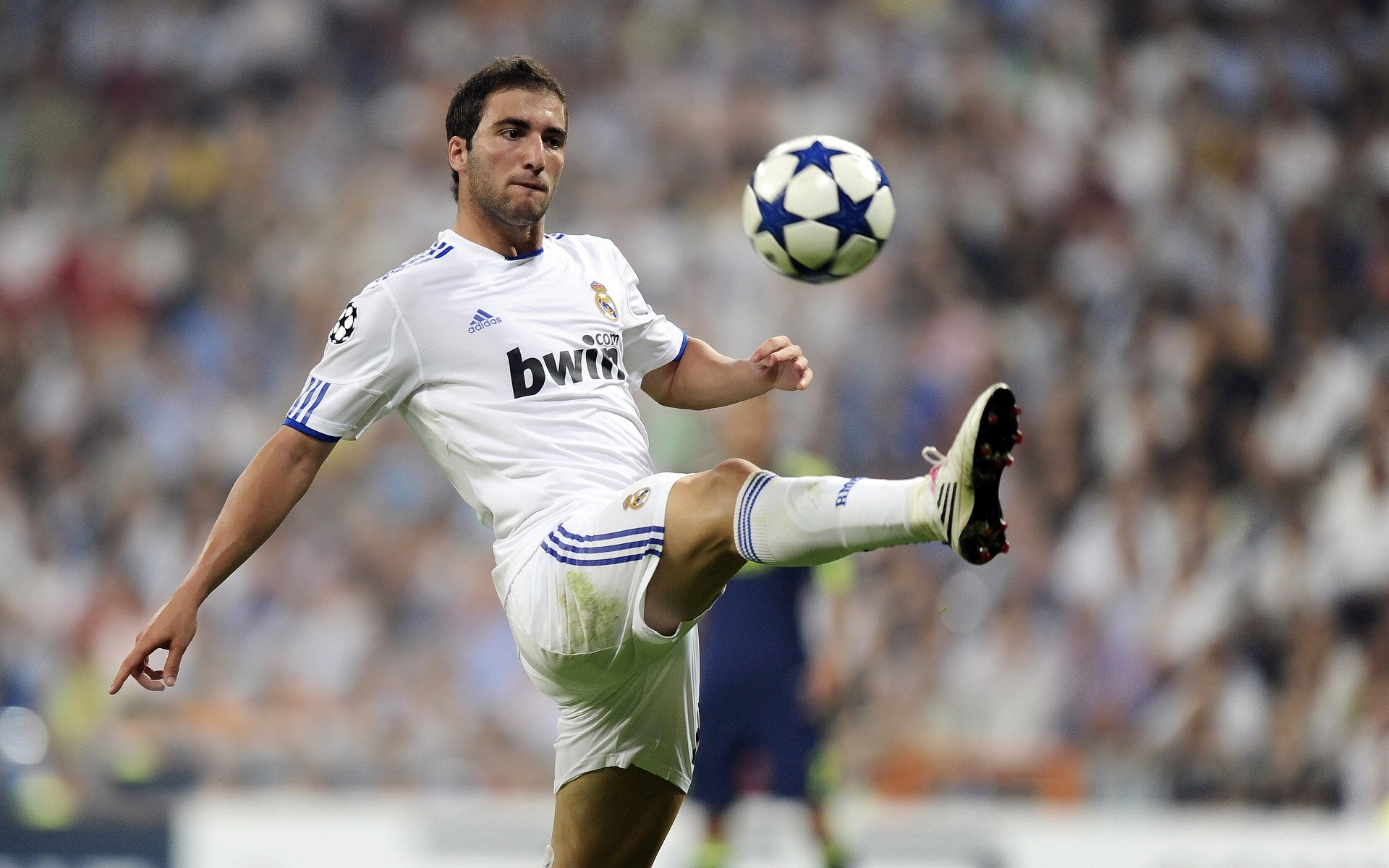 萨拉赫在IG比赛中重要助攻，战术调整引发热议！上演精彩一战